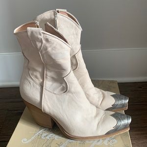 Brayden Western Boot ‘Bone’ leather by Free people 38.5 like new. Made in Italy